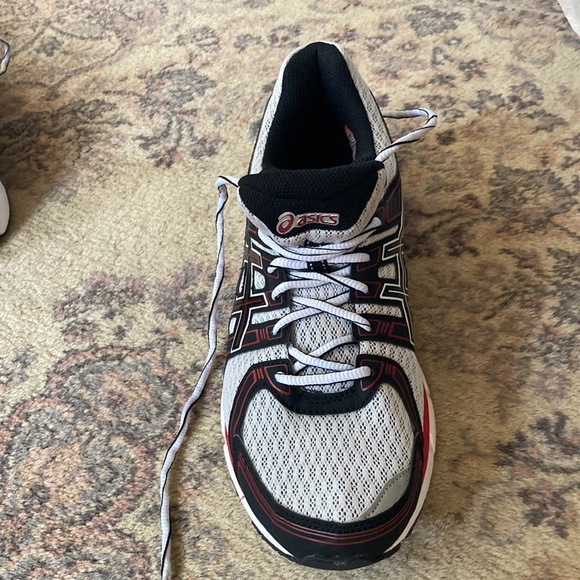 Brand new pair of ASICS Oracles in the original box. - Picture 6 of 9